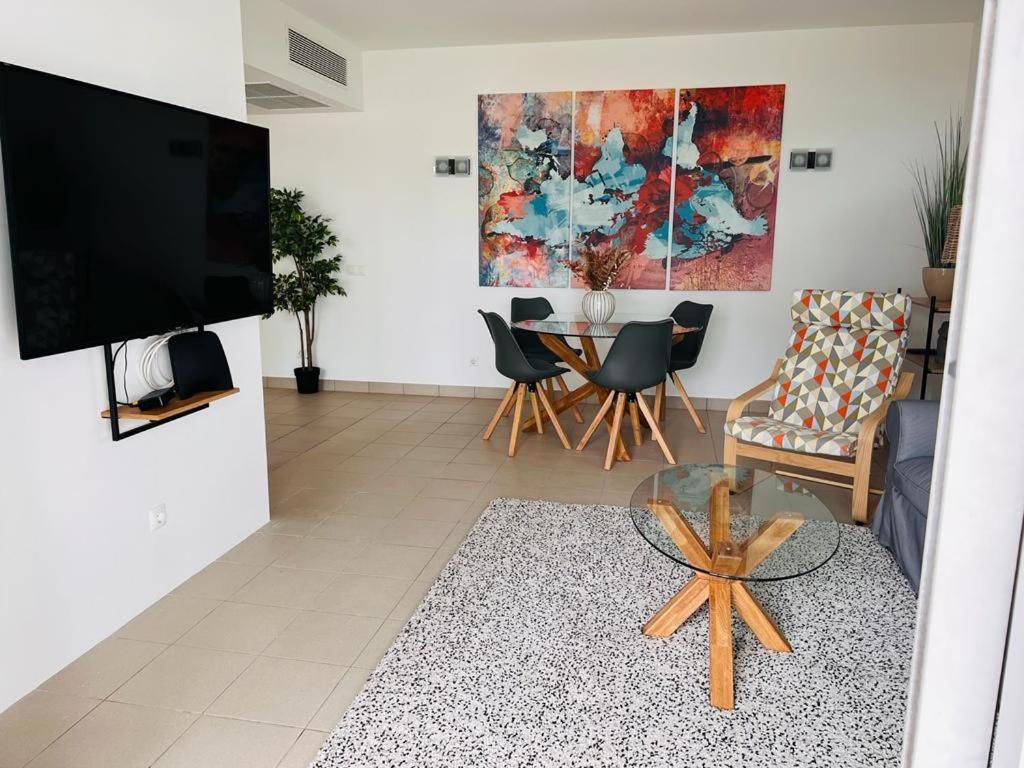Angies Marina Apartment, Includes 2 Free Passes For The Marina Pool Lagos Bagian luar foto