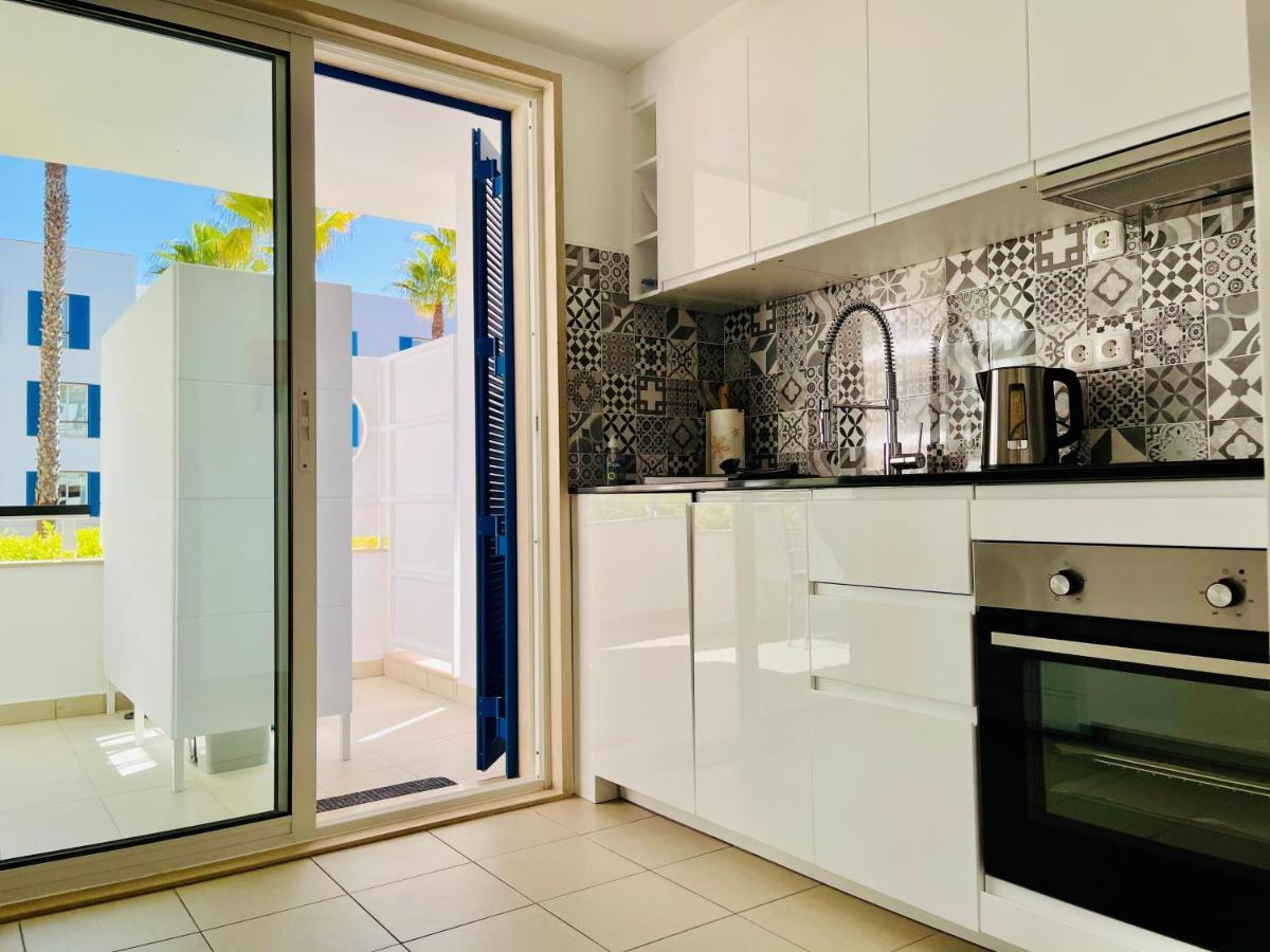 Angies Marina Apartment, Includes 2 Free Passes For The Marina Pool Lagos Bagian luar foto