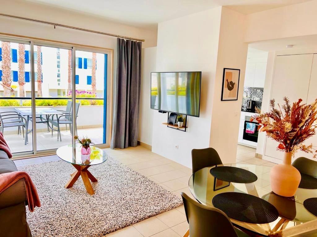 Angies Marina Apartment, Includes 2 Free Passes For The Marina Pool Lagos Bagian luar foto