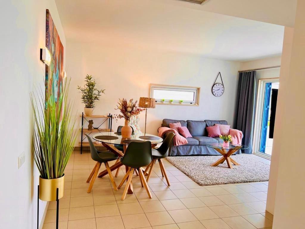Angies Marina Apartment, Includes 2 Free Passes For The Marina Pool Lagos Bagian luar foto