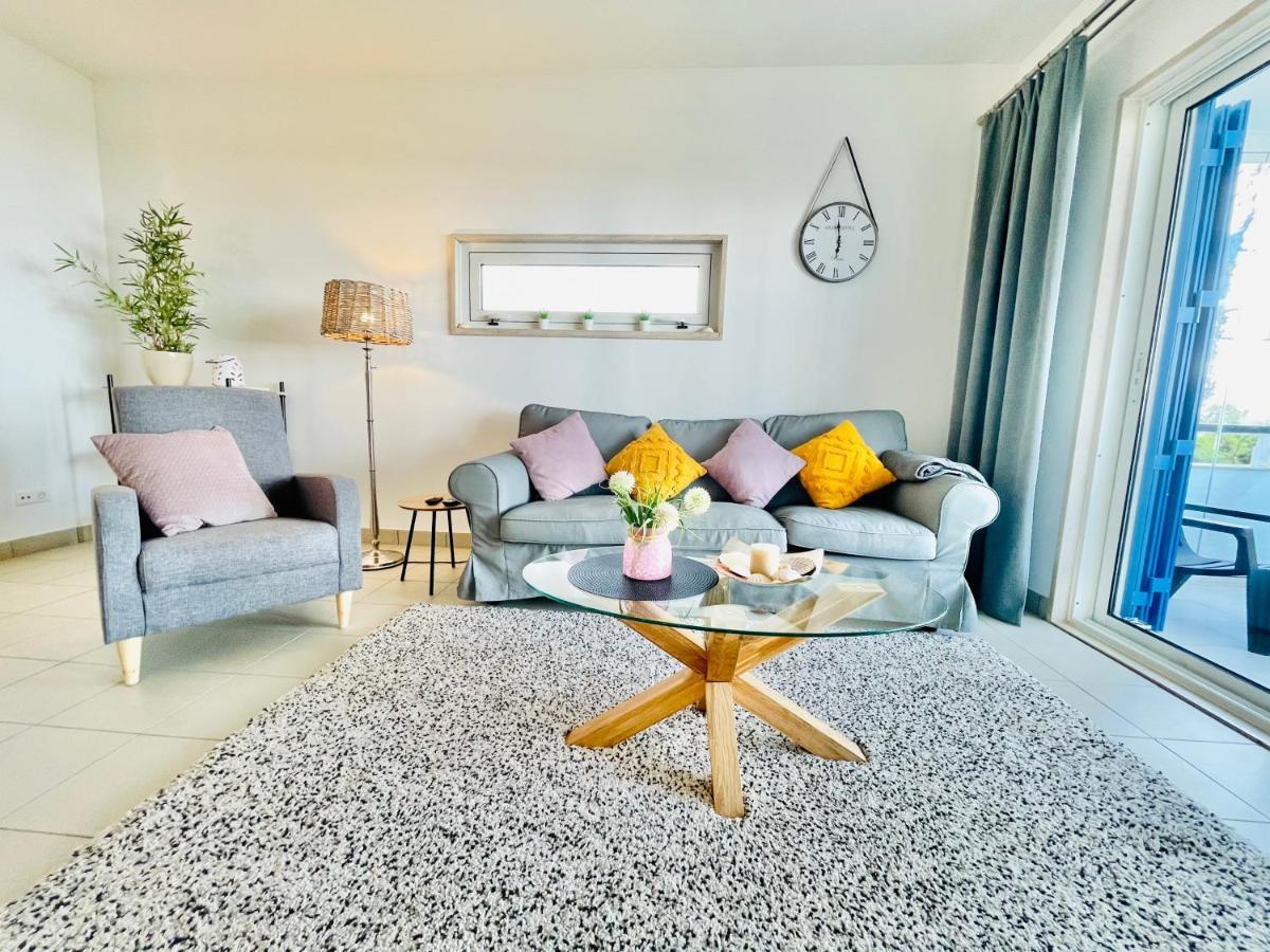 Angies Marina Apartment, Includes 2 Free Passes For The Marina Pool Lagos Bagian luar foto